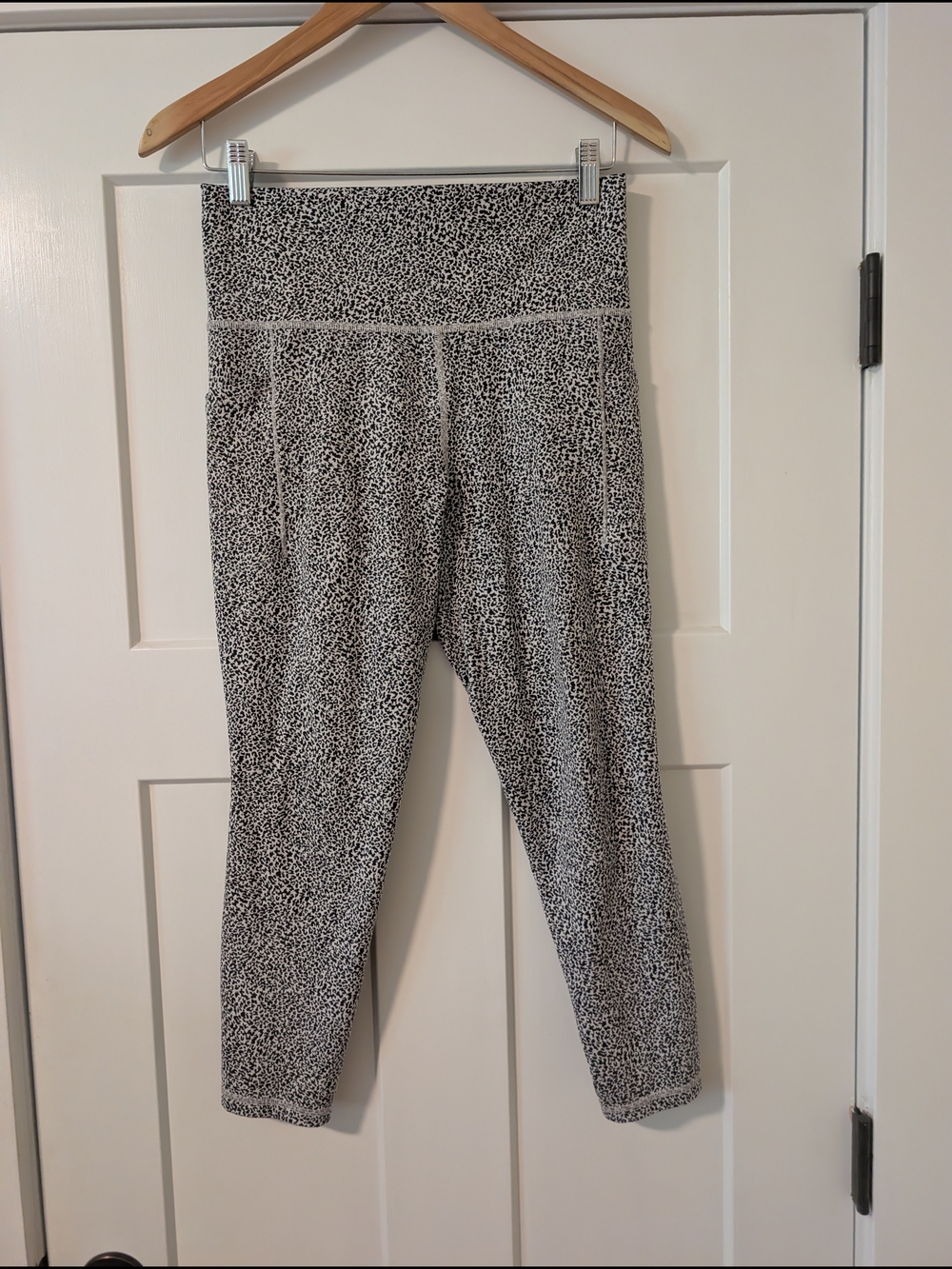 Athleta Salutation Stash High Rise Crop Leggings Medium Black White Speckle